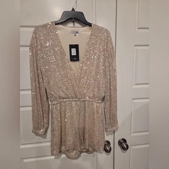 FASHION NOVA DIVINE SHINE SEQUIN ROMPER SIZE MEDIUM NWT - Picture 2 of 9